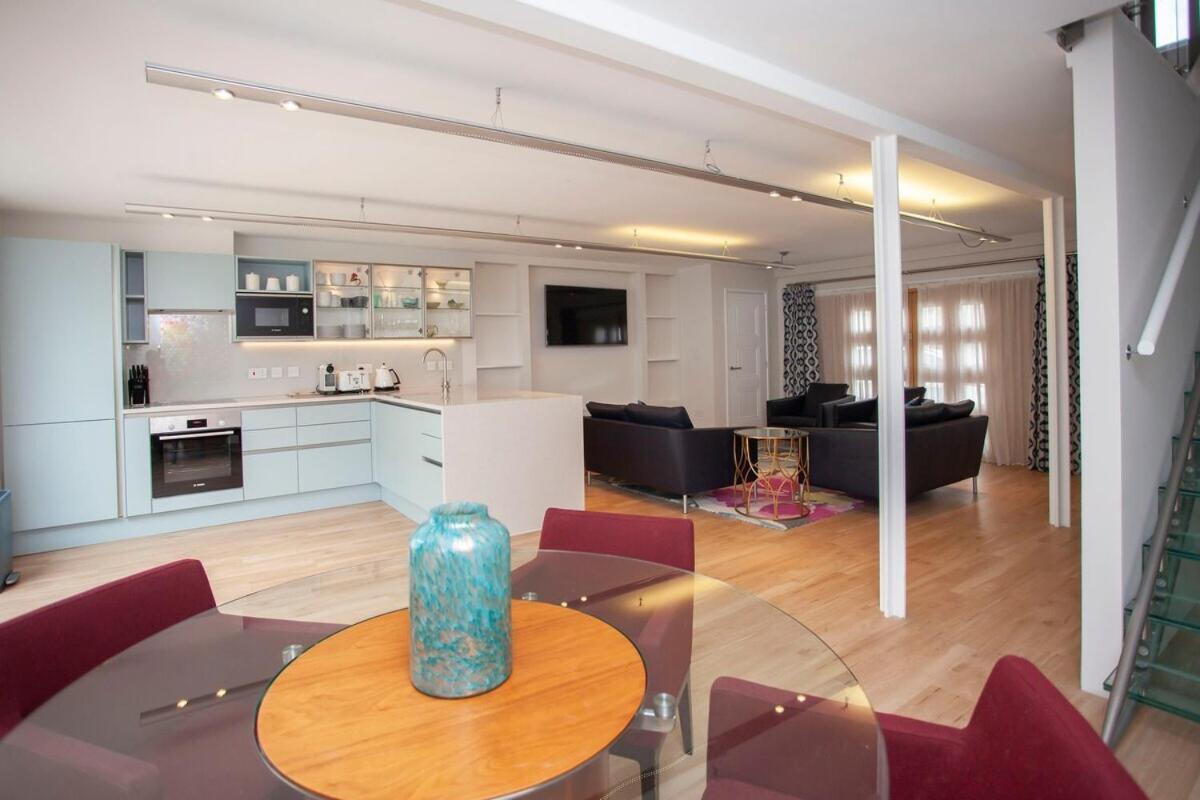 ※ Spacious Georgian Coach House & With Parking Бат Екстериор снимка