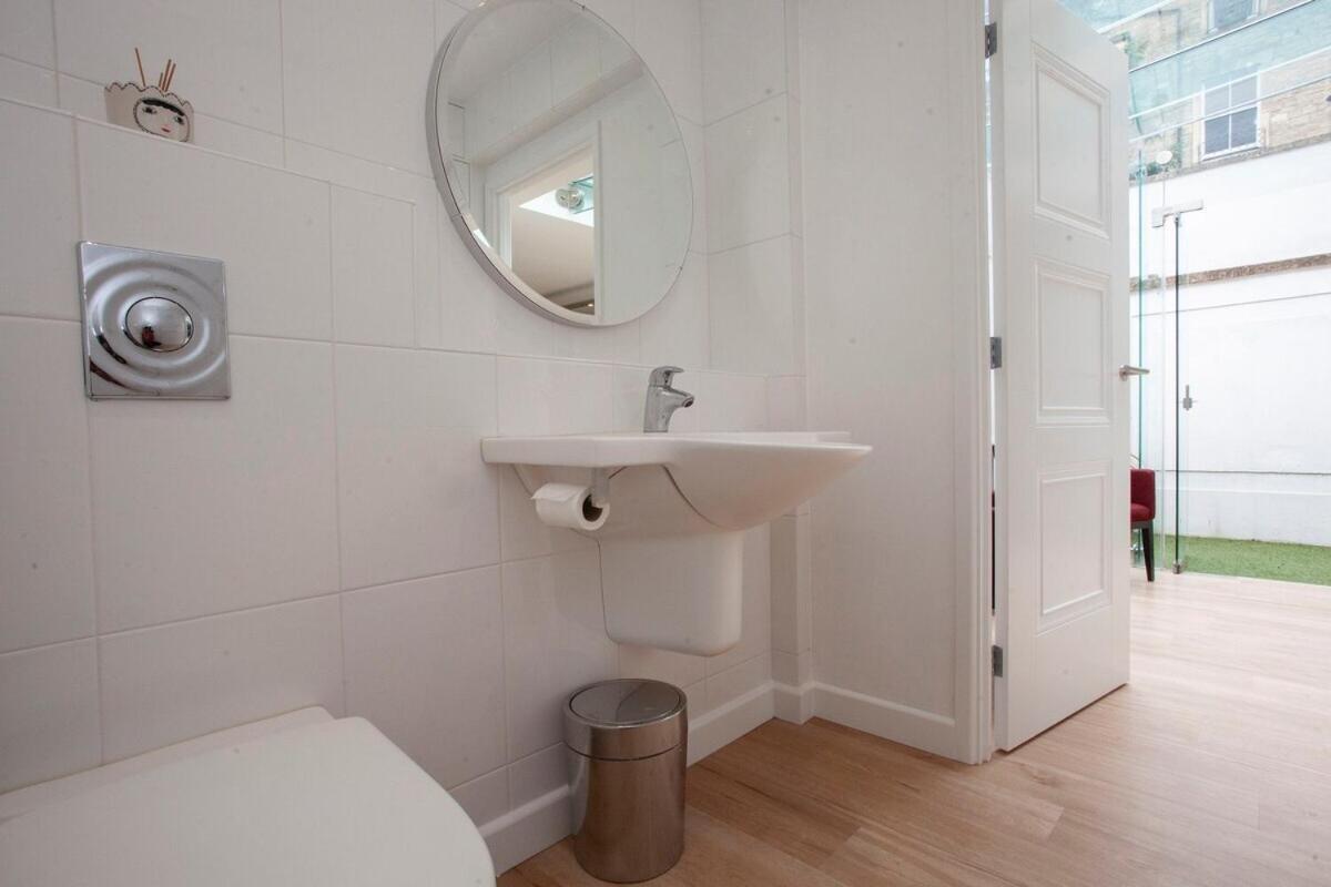 ※ Spacious Georgian Coach House & With Parking Бат Екстериор снимка
